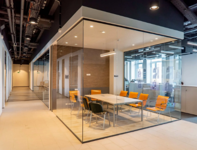 Custom Cut Glass and Glass Office Enclosures: Modern Solutions for Functional and Elegant Spaces