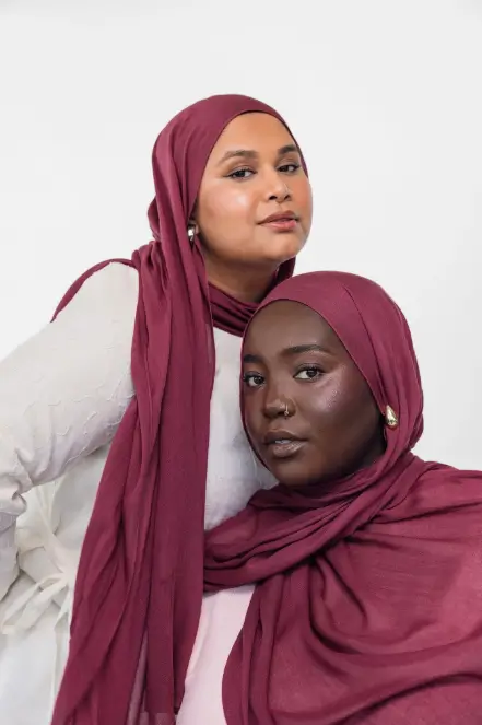 The Ultimate Guide to Woven Hijabs: Solid Wovens, Print Hijabs & Everything in Between